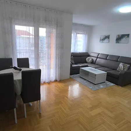 Apartment Suncana Oaza *